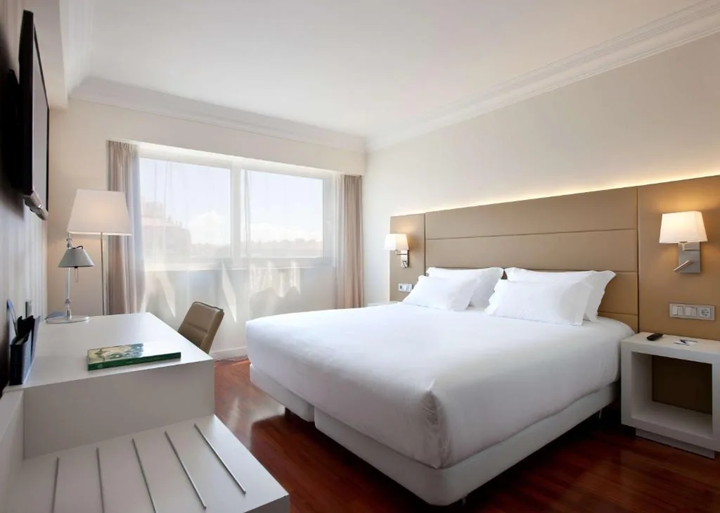 Habitación Doble Estándar con cama supletoria (2 adultos + 1 niño) - 1 o 2 camas — NH Pamplona Iruña Park
