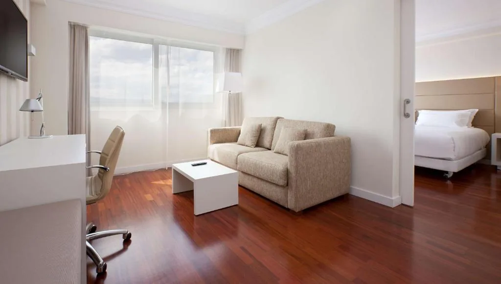 Habitaciones Familiares comunicadas (2 adultos + 2 niños) — NH Pamplona Iruña Park