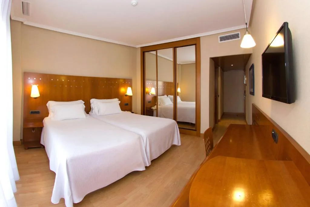 Habitación Doble Estándar con terraza — NH San Pedro de Alcántara