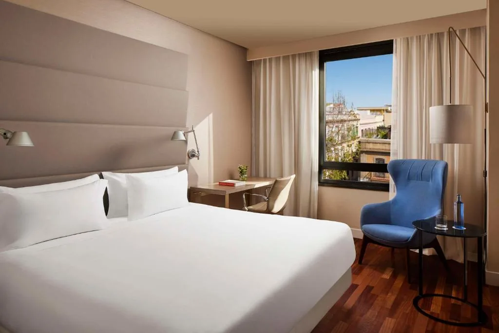 Familienzimmer mit Verbindungstür (2 Erwachsene + 2 Kinder) — NH Sevilla Plaza de Armas