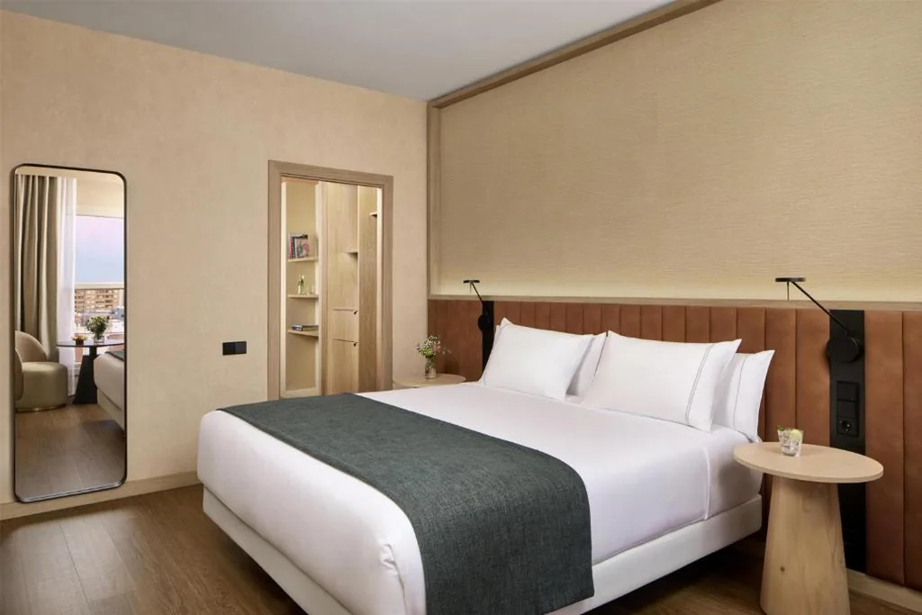 Quarto Familiar Adjacente (2 adultos + 2 crianças) — NH Valencia Center