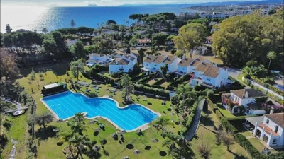 Nice villa with a garden — Foto 4