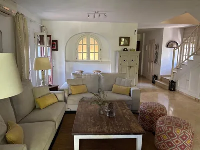 Nice villa with a garden — Foto 10
