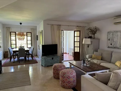 Nice villa with a garden — Foto 12