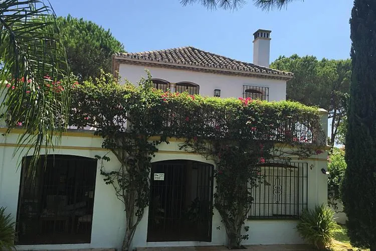 Villa mit 3 Schlafzimmern — Nice villa with a garden
