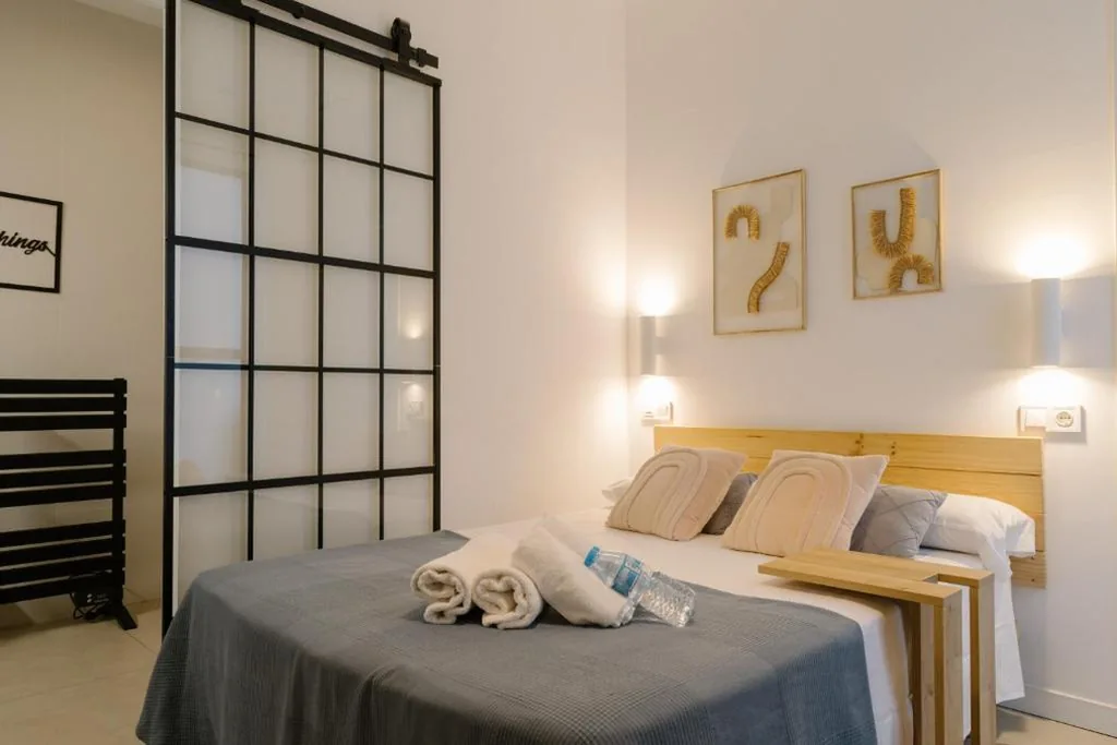 Barrierefreies Doppelzimmer für Personen mit eingeschränkter Mobilität — Niña Mala