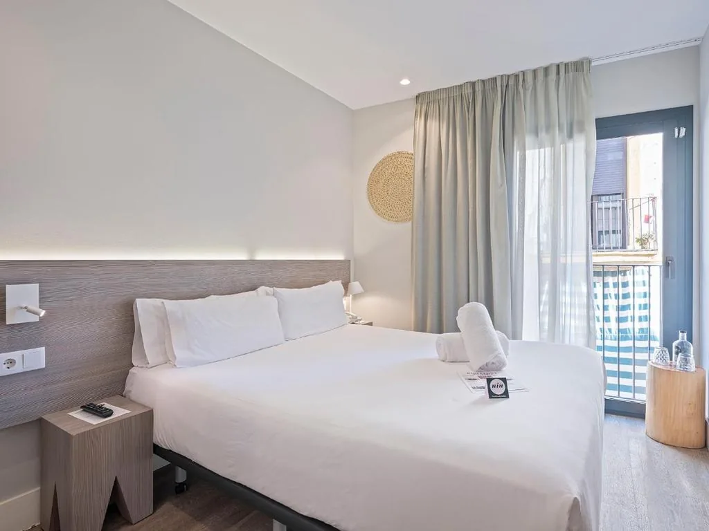 Habitación Doble Pequeña — Niu Barcelona Hotel
