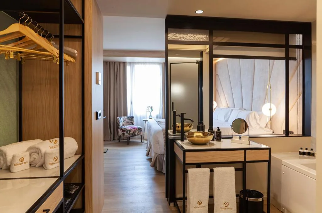 Habitación cómoda — Nivia Born Boutique Hotel