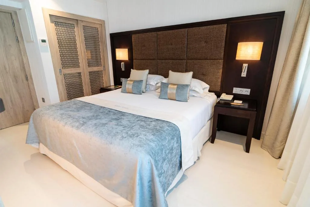 Chambre Double Classique avec vue sur la ville ou l’intérieur - 1 ou 2 lits — Nixe Palace
