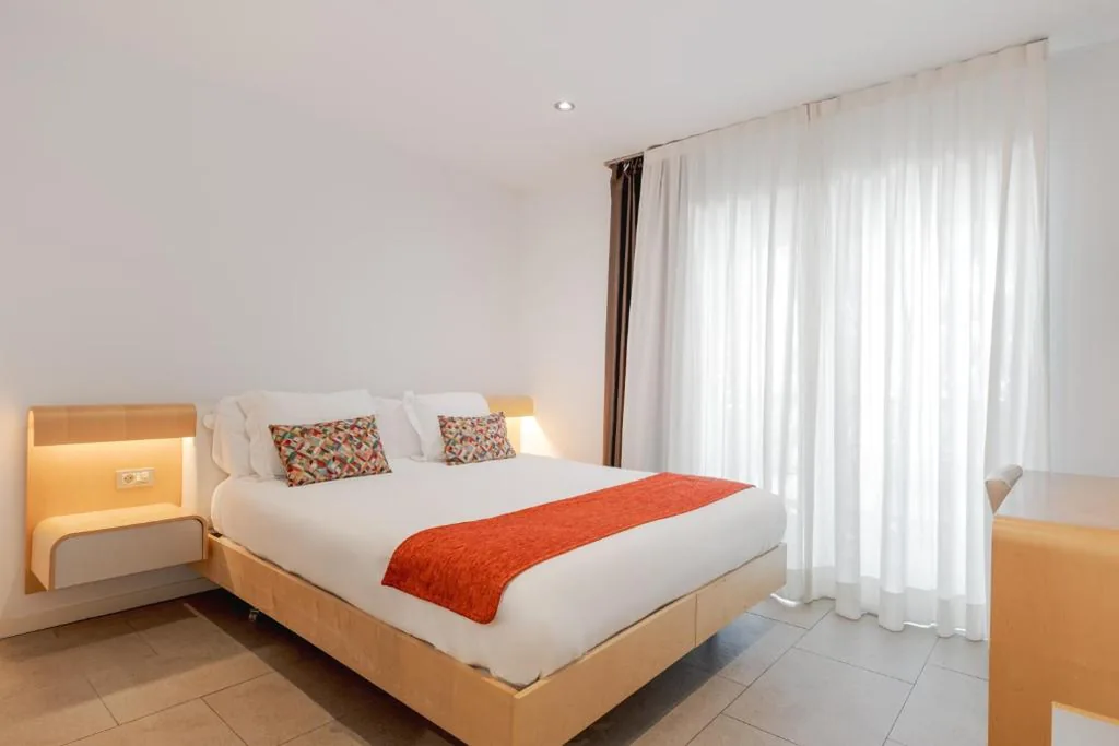 Habitación Doble Estándar con terraza — NM Suites by Escampa Hotels