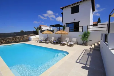 No 2. Stunning 4-Bedroom Villa with Large Pool — foto 4