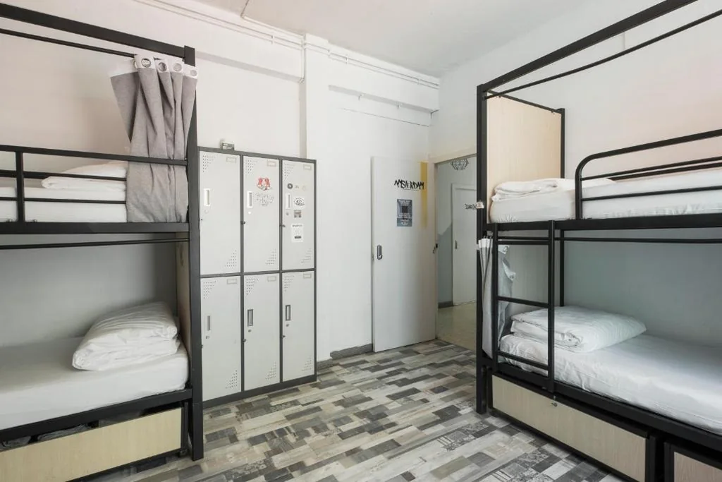 Posto letto in dormitorio misto da 6 letti — No Limit Hostel Graffiti