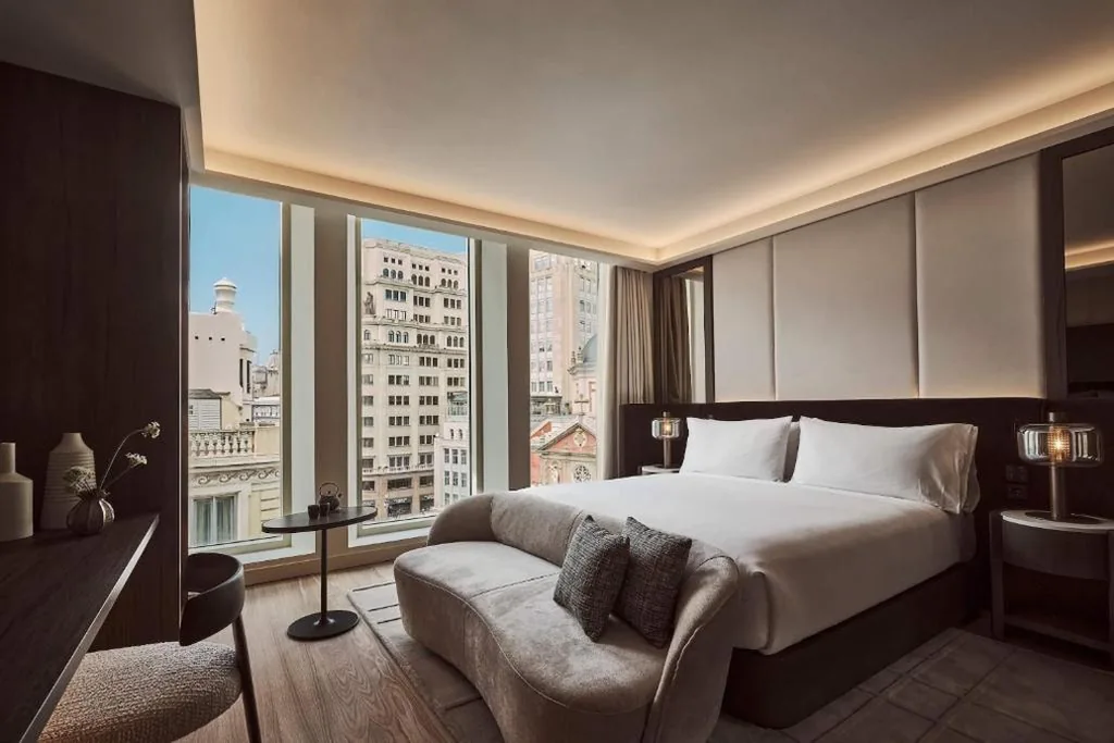Quarto Premium com vista para a cidade — Nobu Hotel Madrid