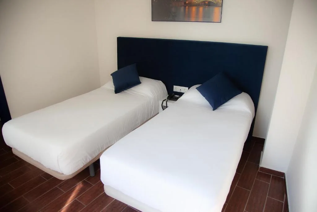 Zweibettzimmer — Noches en Triana