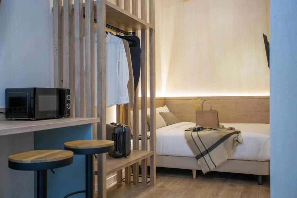 Chambre double avec salle de bains privative — Nomad Haux Mestalla Room 101
