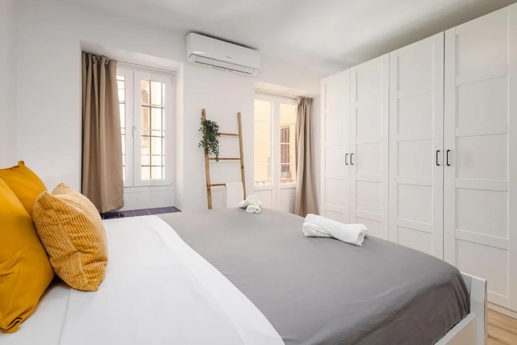 豪华客房－1张大床 — Nordik Rooms Urban - Centro "Estocolmo"