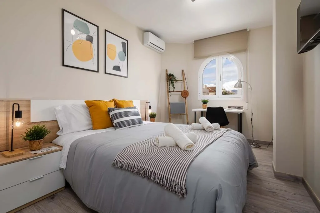 Habitación Deluxe - 1 cama grande — Nordik Rooms Urban - Segalerva "Geiranger"