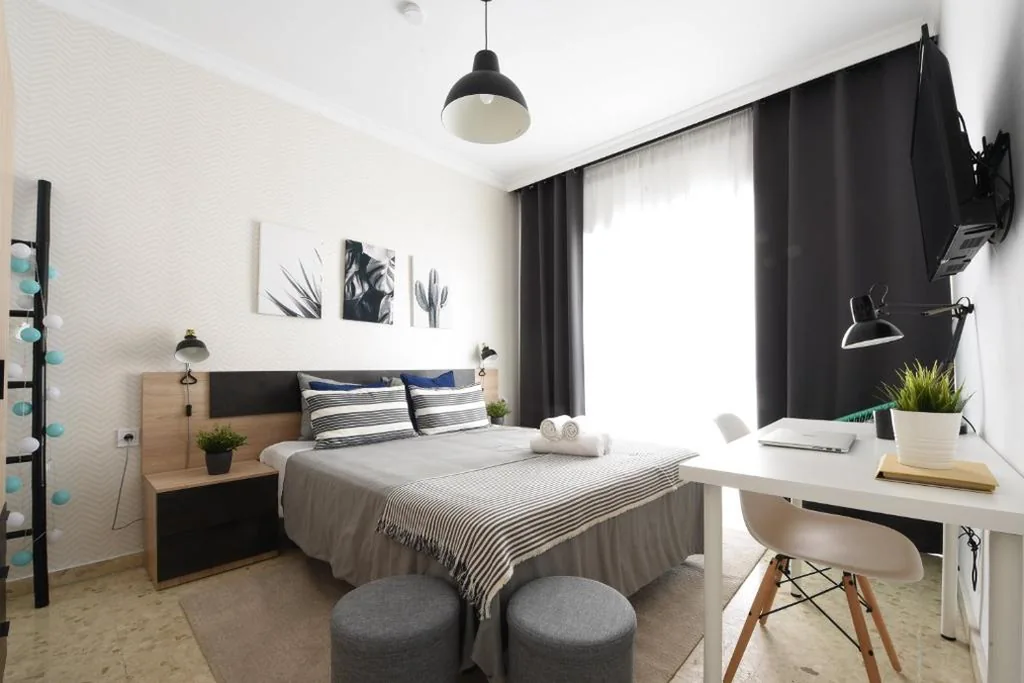 Camera Deluxe con 1 letto matrimoniale grande — Nordik Rooms Urban - Trinidad "Copenhague"