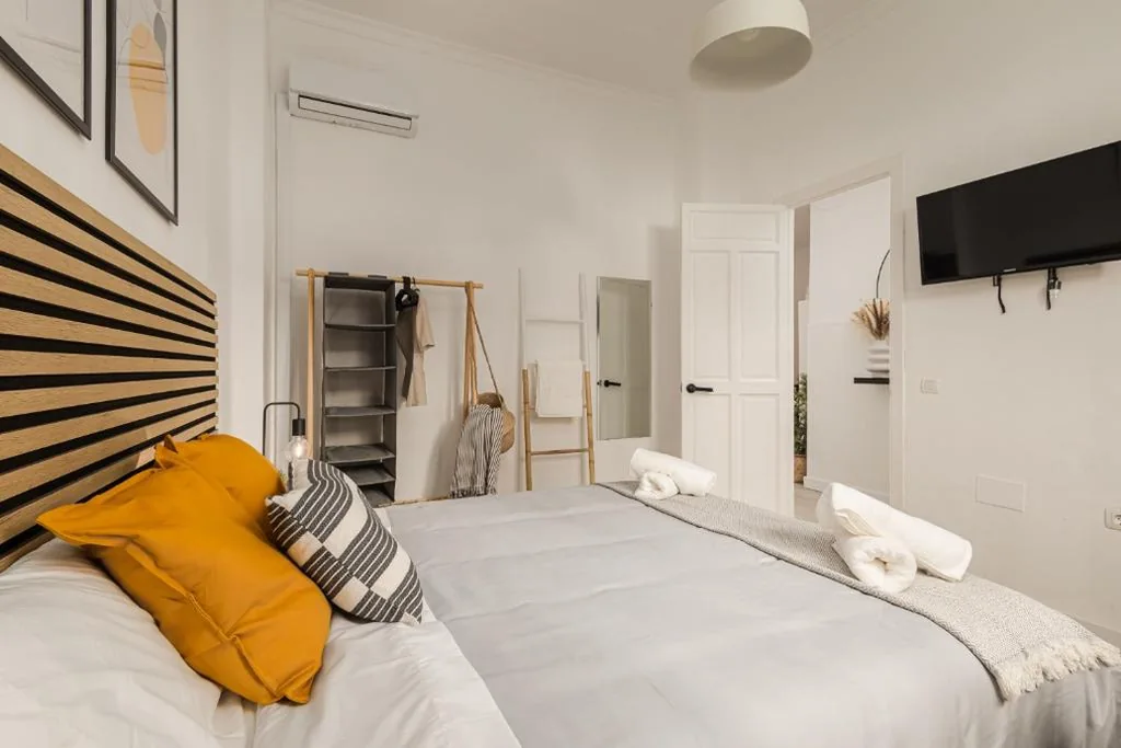 Habitación Deluxe - 1 cama grande — Nordik Rooms Urban - Trinidad "Mariehamn"