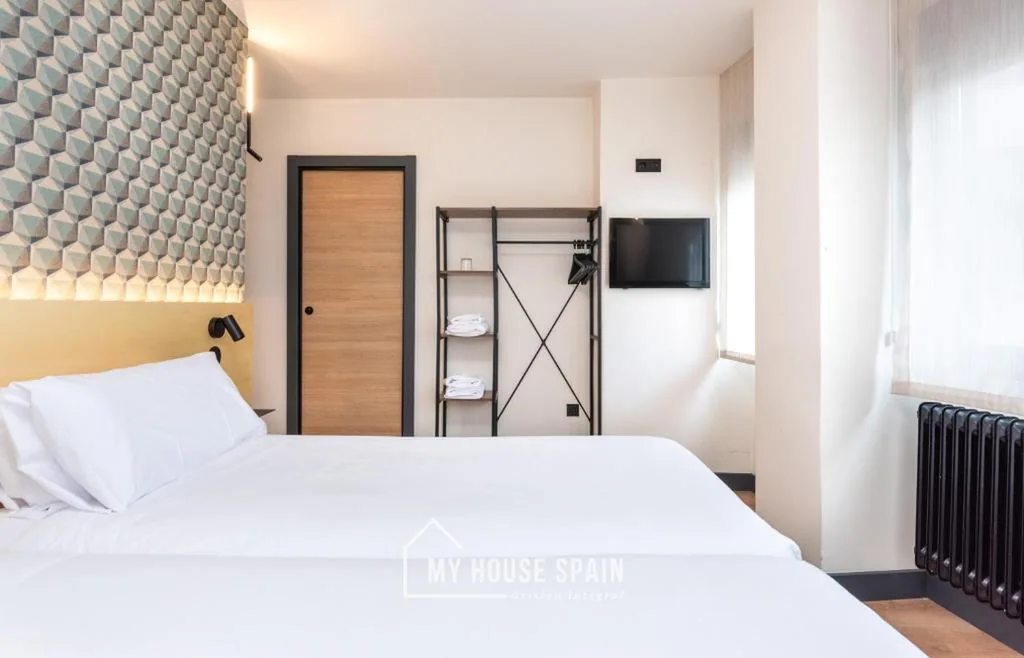 Habitación Doble con baño privado - 2 camas — Novarooms by MyHouseSpain