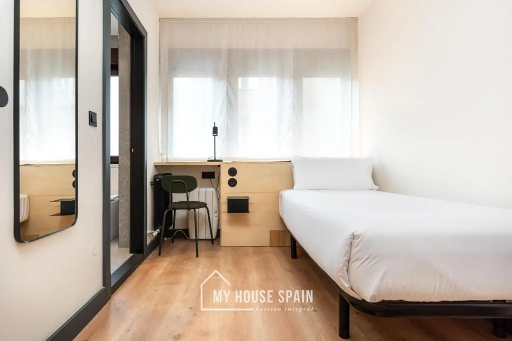 Habitación Individual con baño privado — Novarooms by MyHouseSpain