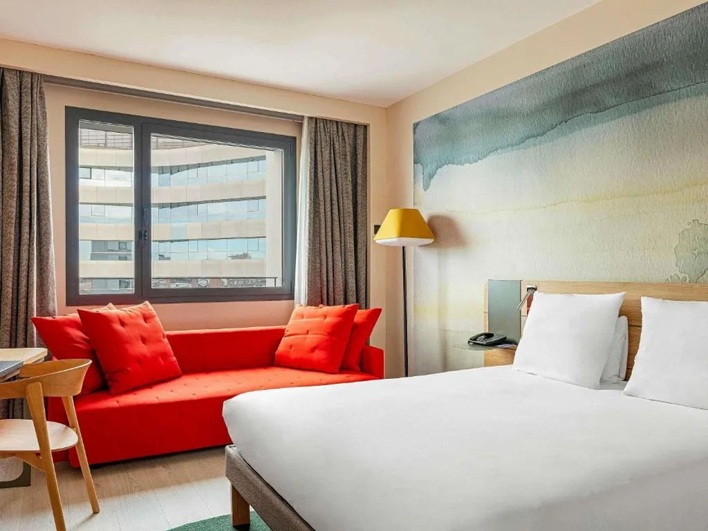 Camera Premium con letto matrimoniale grande e divano letto — Novotel Madrid City Las Ventas