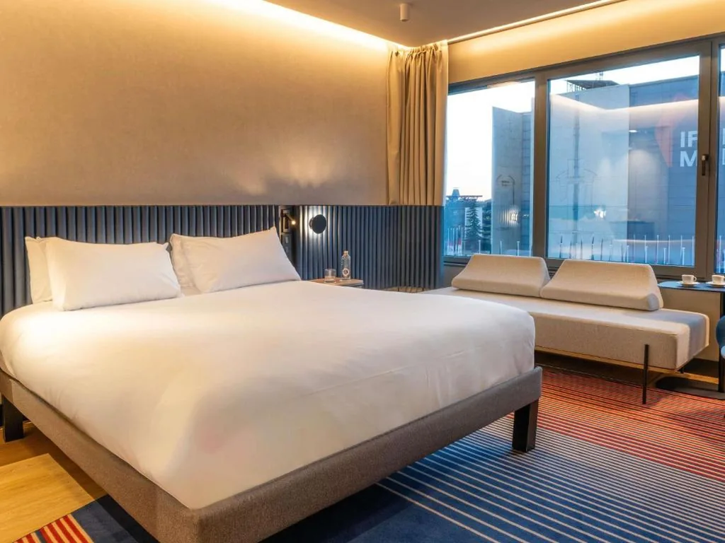 Executive-Zimmer mit extragroßem Bett im Deluxe-Gebäude — Novotel Madrid Feria and Airport