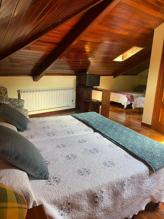 Habitación Cuádruple con baño privado — Núcleo de turismo Rural La Corte