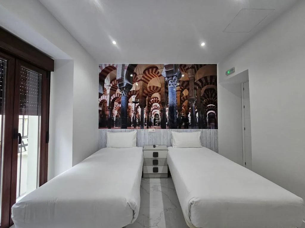 Quarto Standard com casa de banho partilhada - 2 camas — Nueva PENSION CIBELES