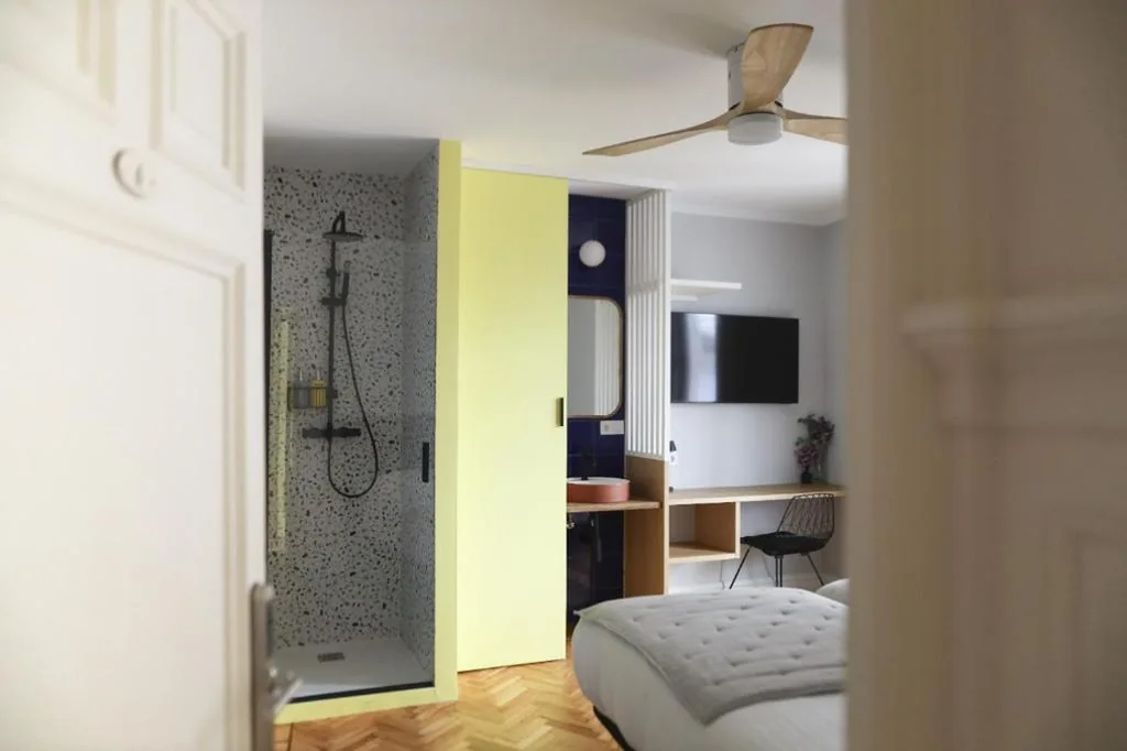 Doppelzimmer mit Dusche – 2 Betten — Nueva Pensión Real