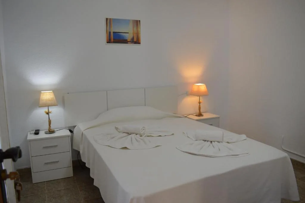 Habitación Familiar con baño compartido — Nuevo Hotel Capitolio