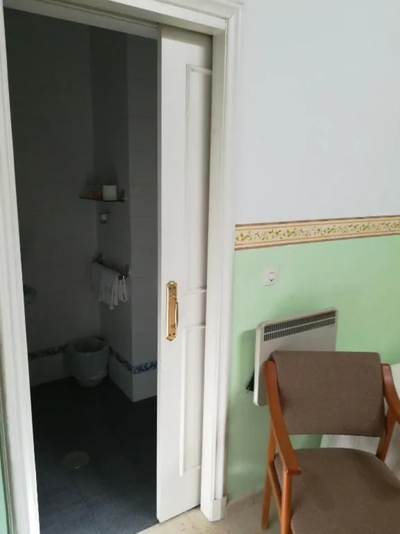 Chambre Double Économique - 1 ou 2 lits — Nuevo Hotel