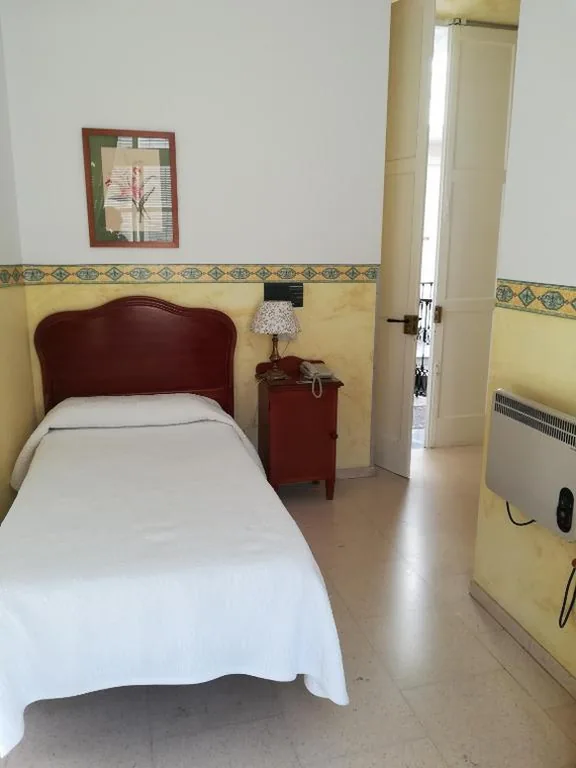 Chambre Individuelle — Nuevo Hotel