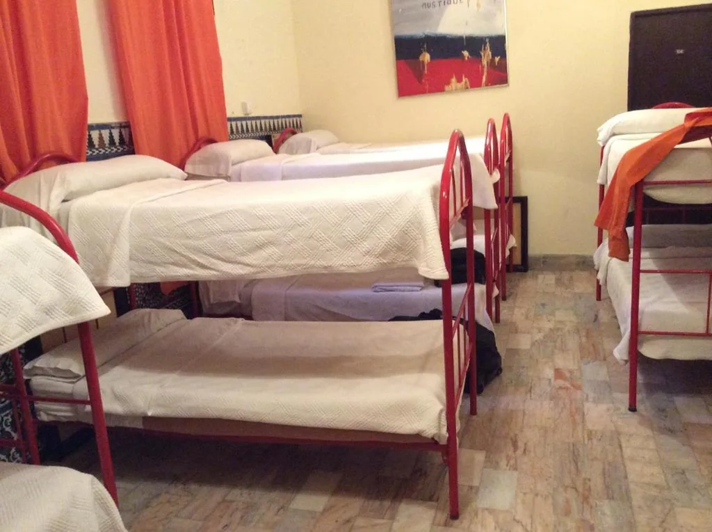 Lit dans un dortoir mixte de 10 lits — Nuevo Suizo