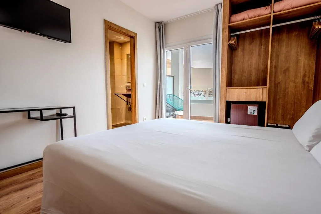 Single Room with Balcony - Unlimited Breakfast Brunch — Nura Santa Ponsa & Spa