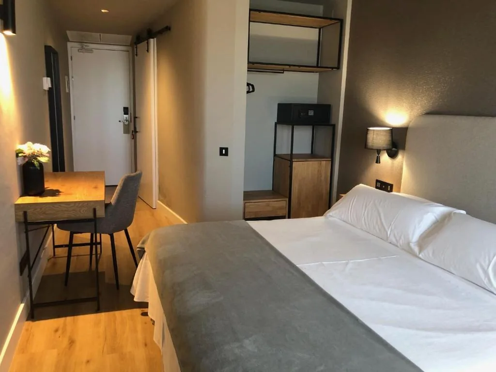 Habitación Doble Deluxe con vistas a la piscina - 1 o 2 camas — Nuria