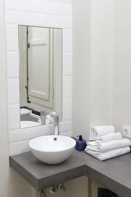 Habitación Individual Estándar con baño compartido — NWT Central Station Valencia
