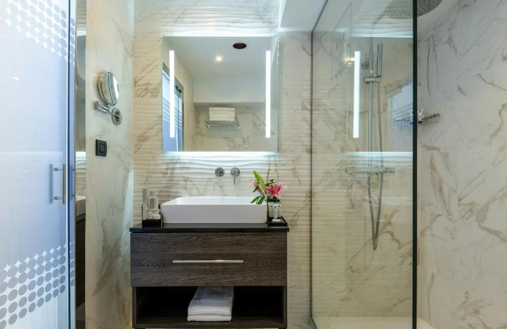 Camera tripla Superior — NYX Hotel Bilbao by Leonardo Hotels