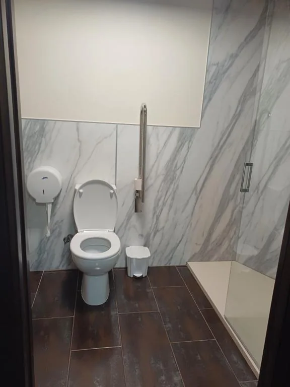 Camera matrimoniale con bagno privato — O Cabanel Albergue-Bar