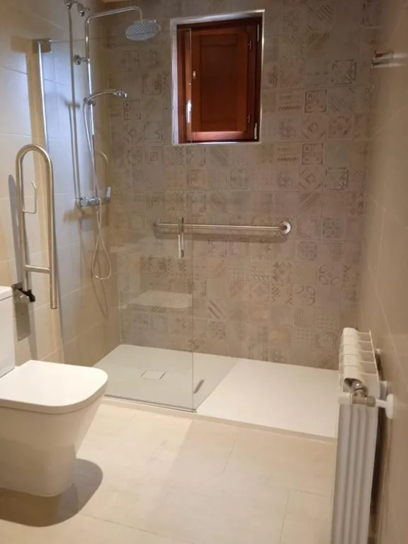 Tweepersoonskamer met Eigen Badkamer - 2 Bedden — O Lar do Alecrín