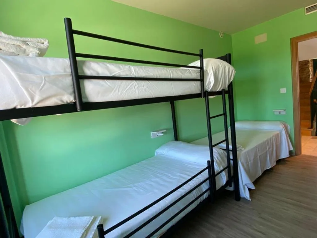 Cama individual en habitación compartida mixta — O TEU SITIO