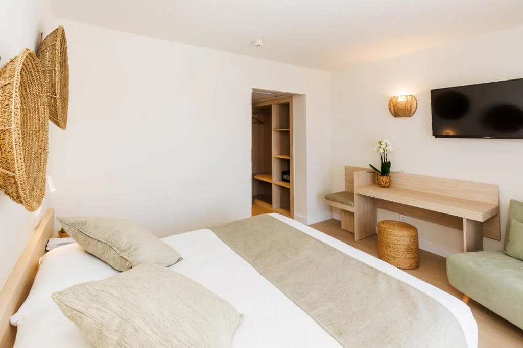 Doppelzimmer mit Poolblick — O7 Alondra