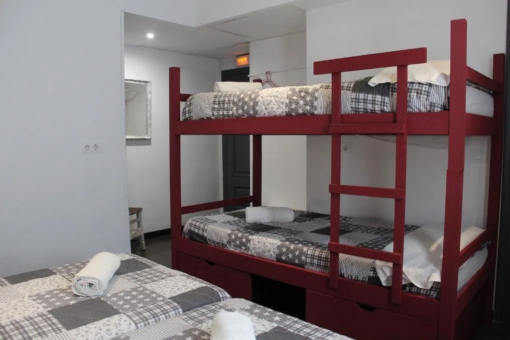 带私人浴室的家庭间 — Oasis Backpackers' Toledo