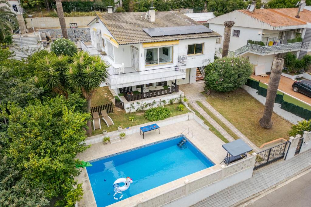 Oasis Salou Pool Beach and Bbq