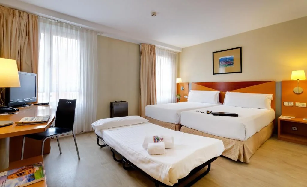 Standard-Doppelzimmer (2 Erwachsene + 1 Kind) — Oca Villa de Avilés Hotel