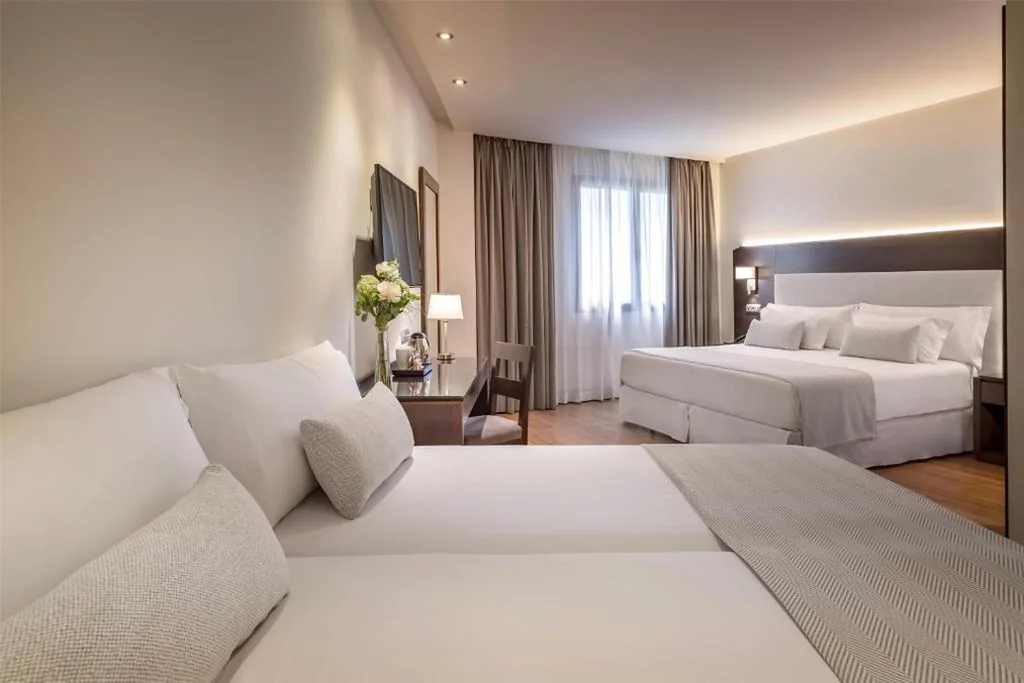 Familienzimmer (2 Erwachsene und 2 Kinder) — Occidental Granada