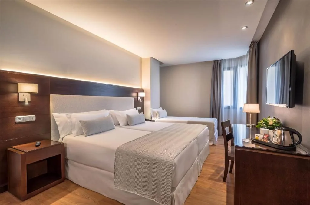 Dreibettzimmer (2 Erwachsene + 1 Kind) — Occidental Granada