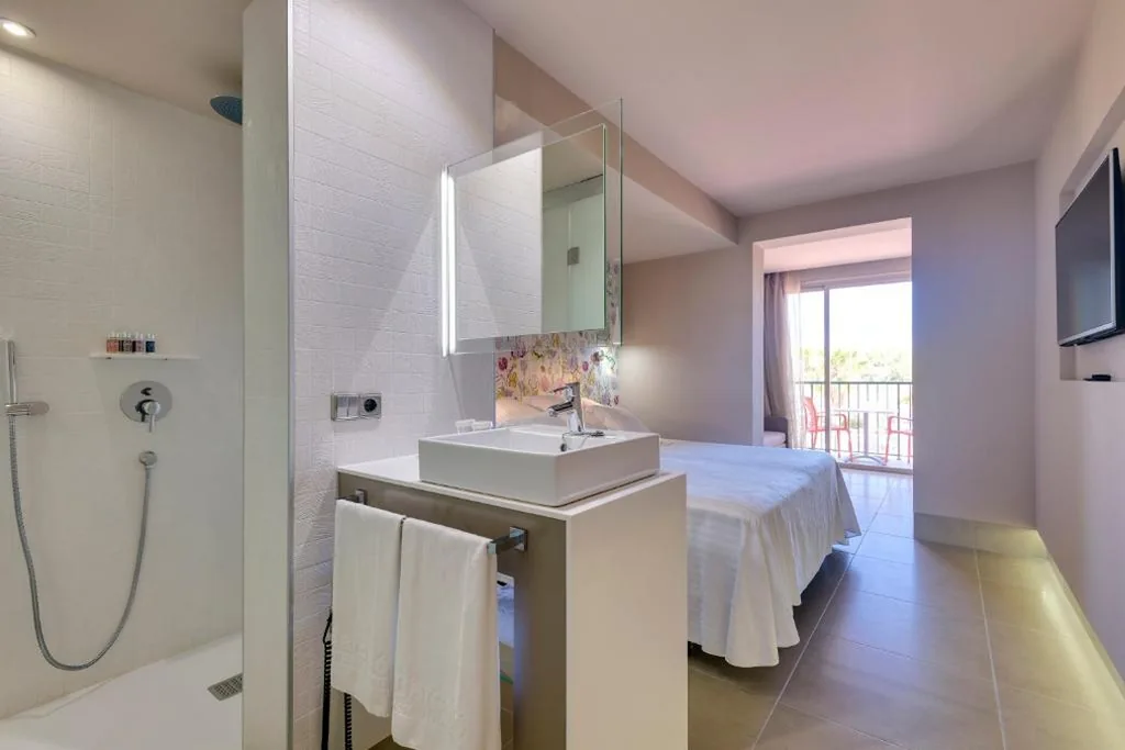 Habitación Familiar Superior (2 adultos + 2 niños) — Occidental Ibiza - All Inclusive