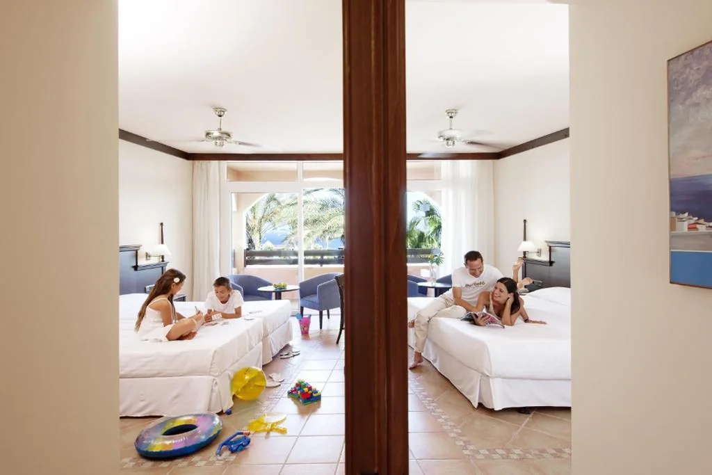 ファミリールーム（オーシャンビュー、大人2名＋子ども2名） — Occidental Jandía Playa