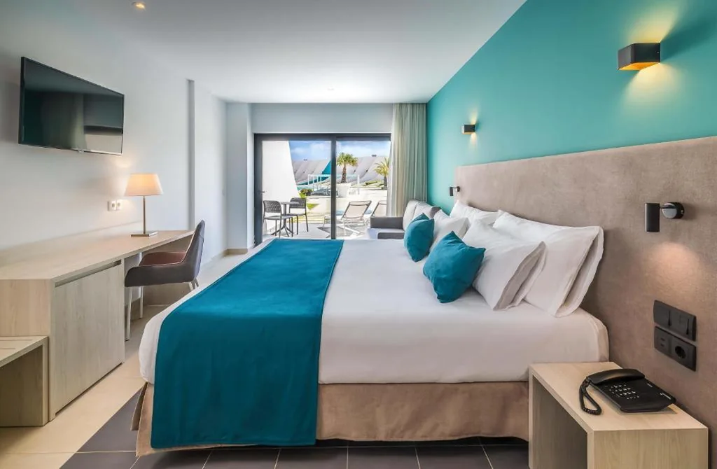 Habitación Doble Superior con vistas a la piscina - 1 o 2 camas — Occidental Mar Menor